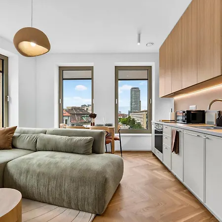 Scandi & Modern In Heart Of Apartament *